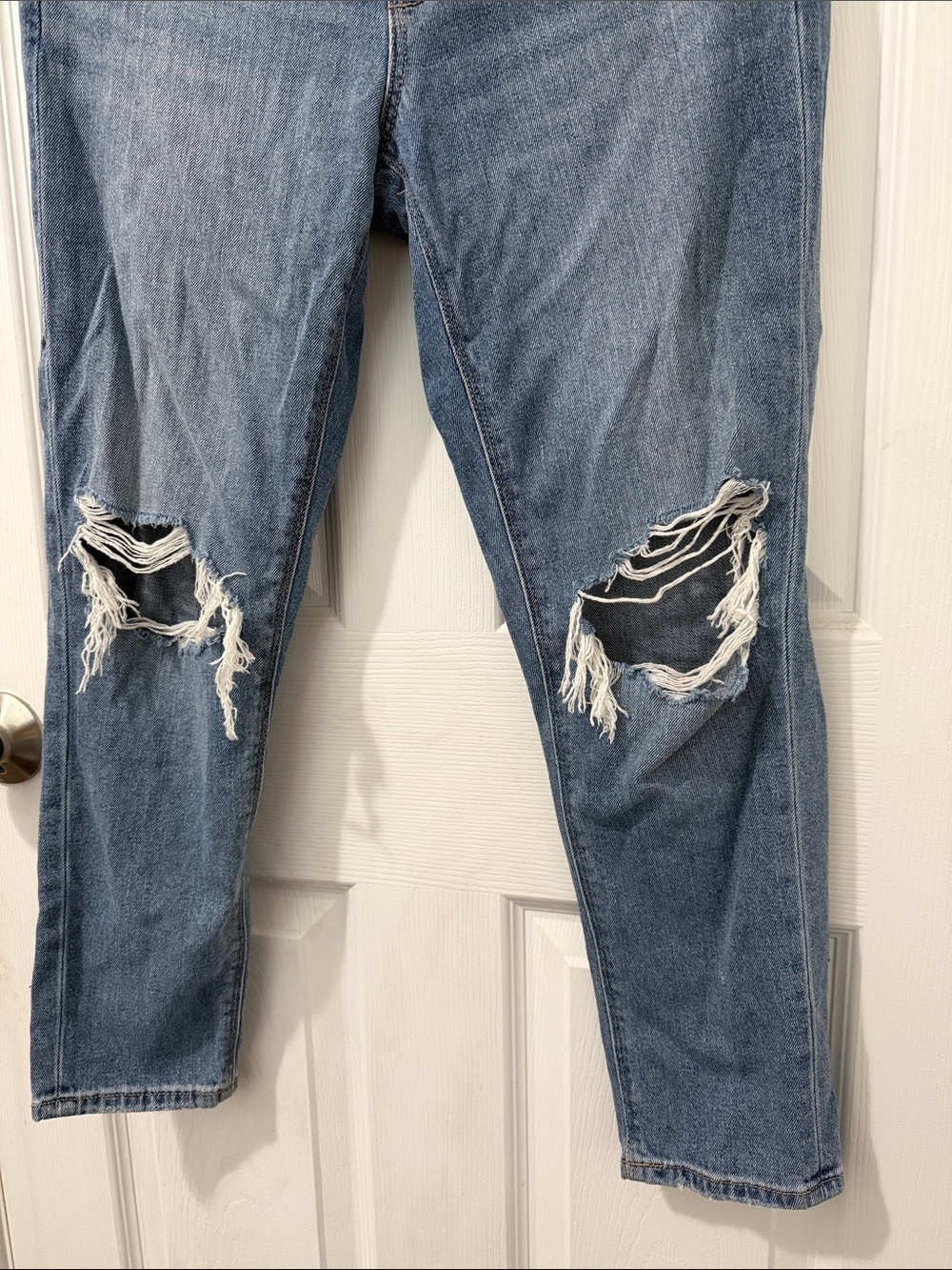American Eagle Outfitters Medium Blue Ripped Mom Jeans - Picture 2 of 6